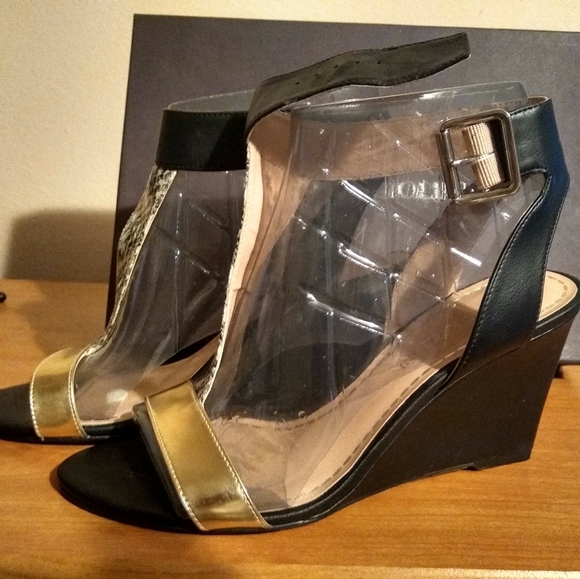 Enzo Snakeskin Black and Gold Wedge - Picture 4 of 4